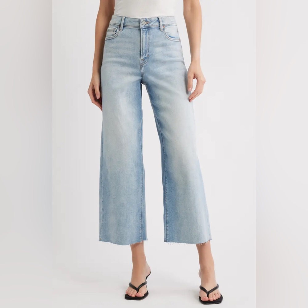 Hidden Jeans Clean Crop Wide Leg Jeans Size 6 / 28 Light Wash Raw Hem